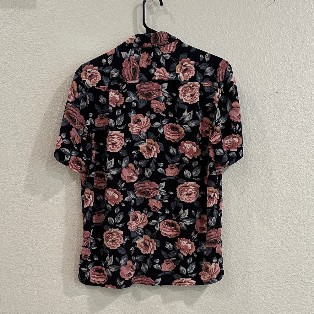 Urban Outfitters Black and Pink Floral Men's Shirt- Small - Picture 3 of 4